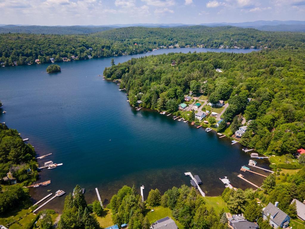 Chalet AuCalm, Chertsey