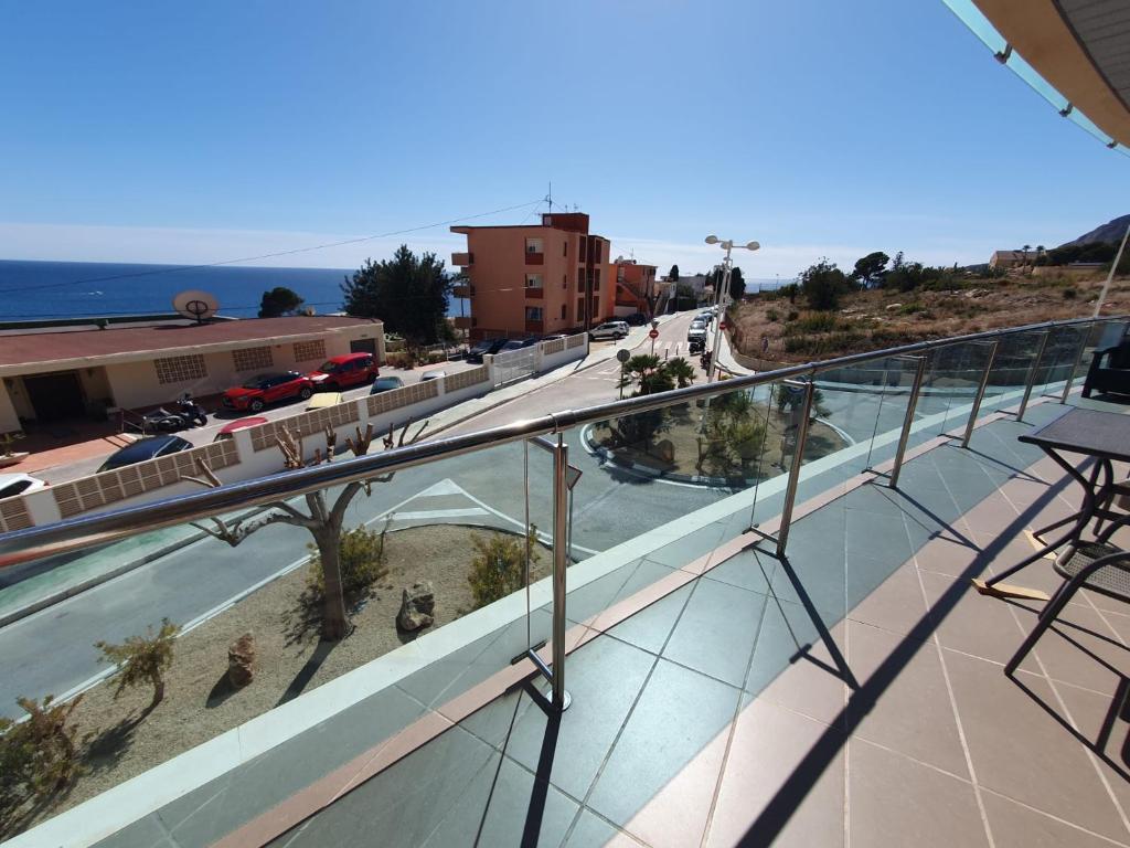 apartamento con vistas al mar, piscina y parking - 1