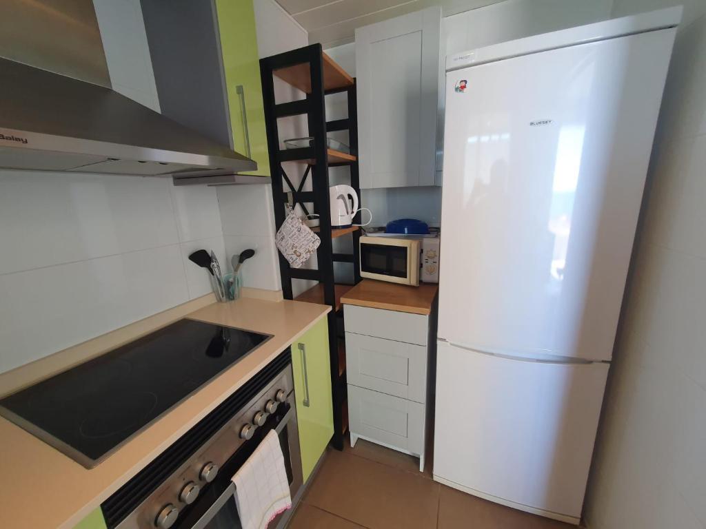 apartamento con vistas al mar, piscina y parking - 5