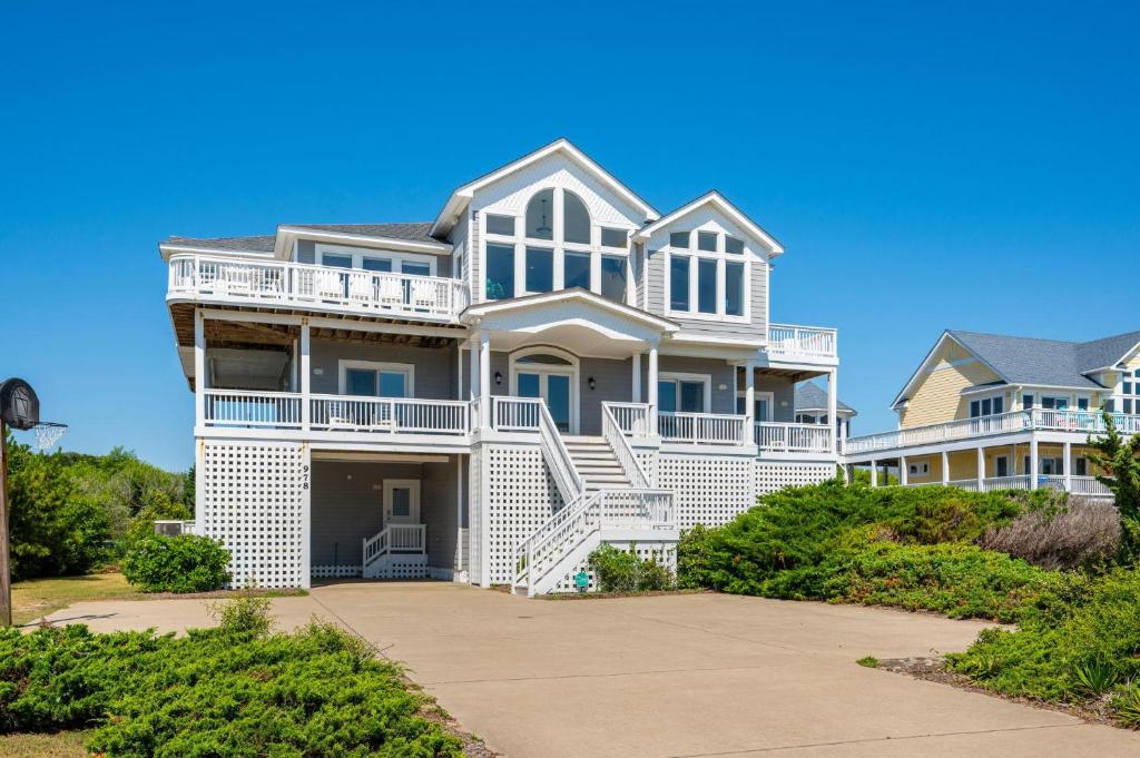 WH237 Chillin' the Most, Corolla