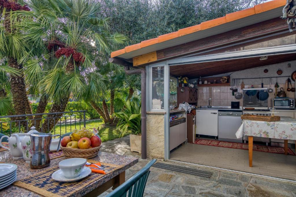 La Casetta Sull'Albero - with Balcony, Garden & Parking - Happy Rentals - 1