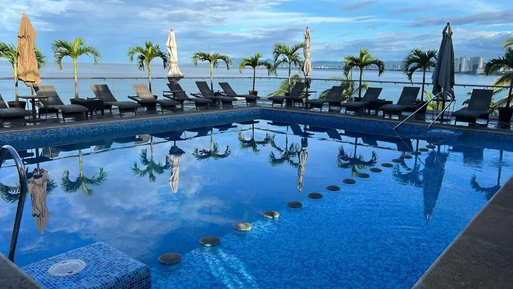 The Paramar Beachfront Boutique Hotel With Breakfast Included - Downtown Malecon, Hotel in Puerto Vallarta