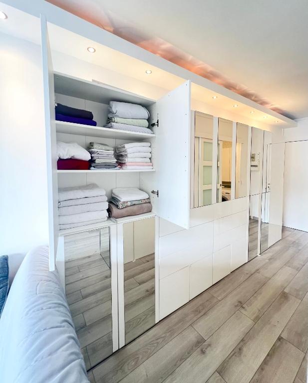 Apartment Like HOME with AC, Arc de Triomphe, Champs Élysées, Tour Eiffel - 5