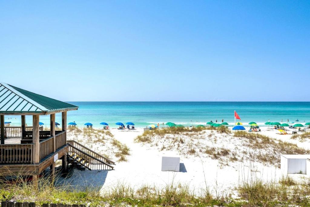 Shelly Sands HeatedPool & HotTub Private Beach, Destin