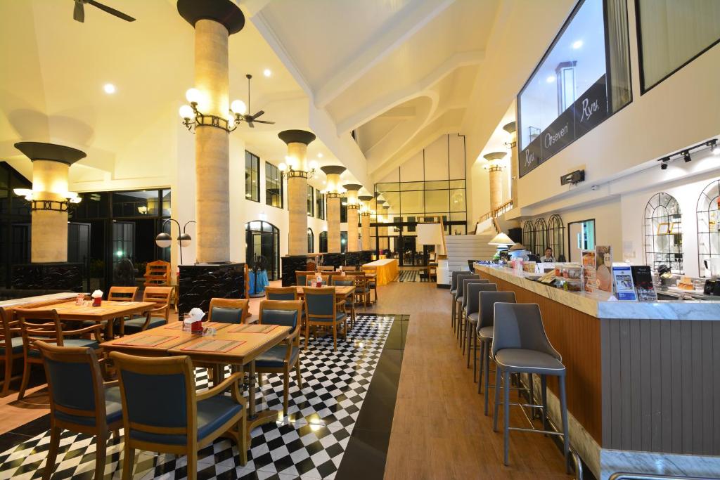 Restaurant, Seastar Hotel And Service Apartment in Rayong