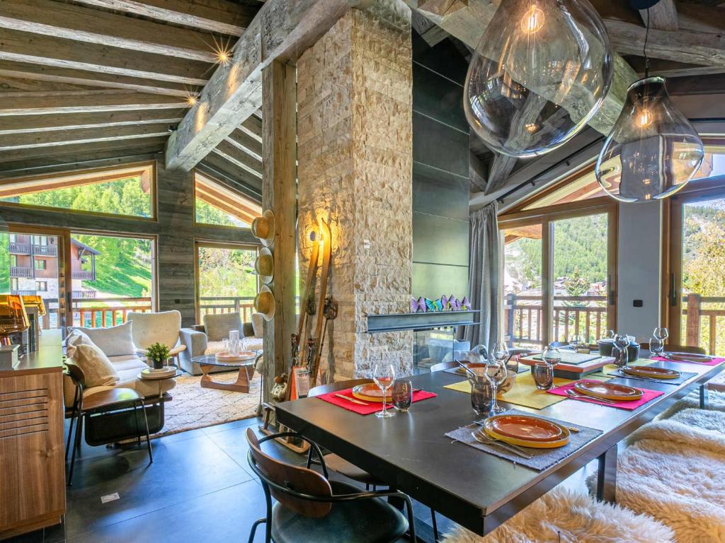 Luxueux 5 pièces avec cheminée, balcon panoramique, proche des pistes - Val-d'Isère - FR-1-694-108 - 1