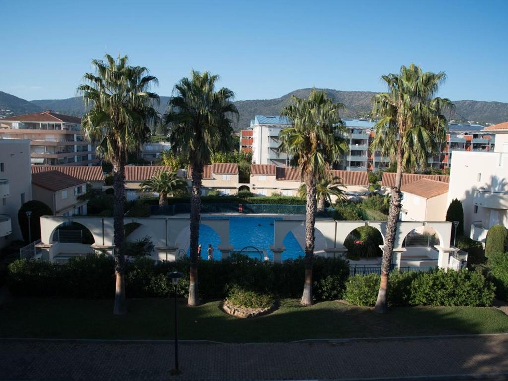 Deux pièces au Lavandou avec terrasse spacieuse et parking - FR-1-803-21 - 1