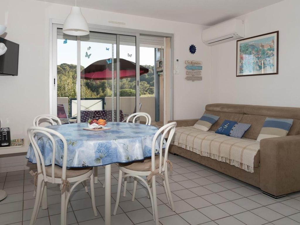 Deux pièces au Lavandou avec terrasse spacieuse et parking - FR-1-803-21 - 2