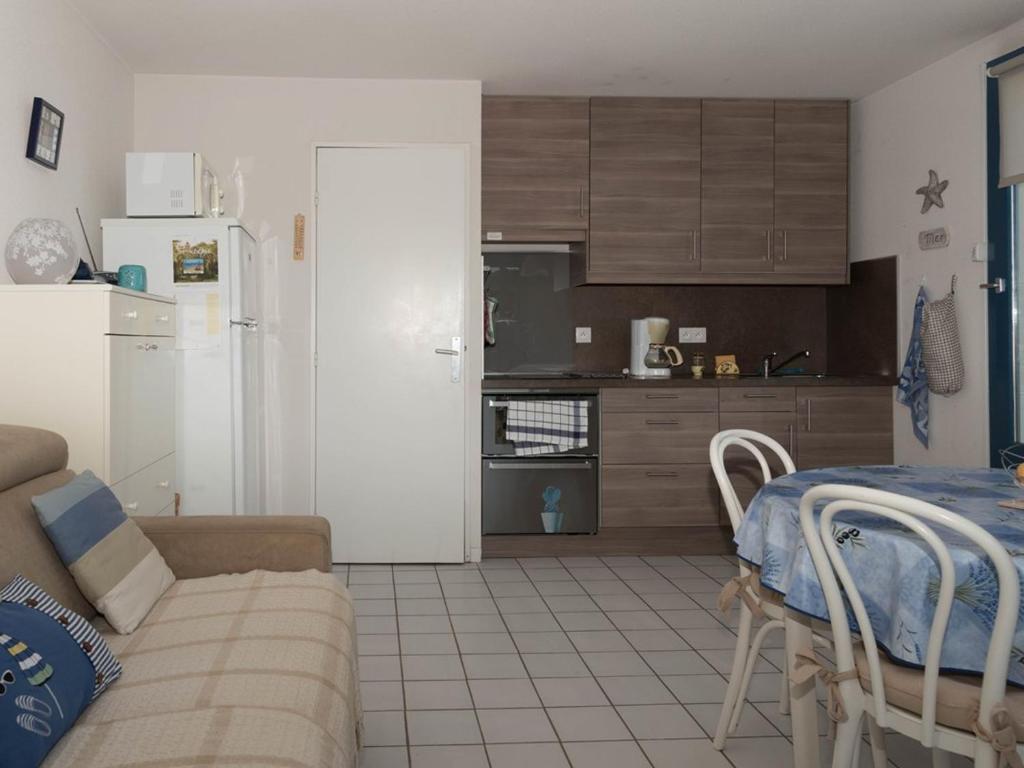 Deux pièces au Lavandou avec terrasse spacieuse et parking - FR-1-803-21 - 3