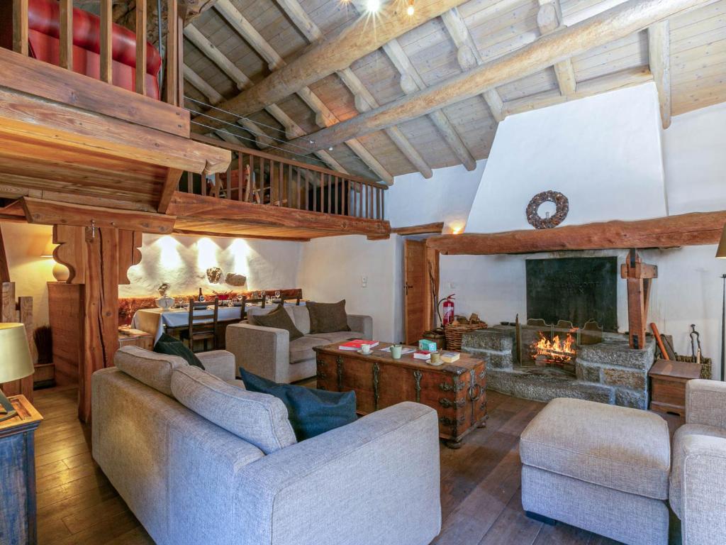 Chalet 17°C restauré, 4 ch, au cœur du vieux Val-d'Isère, grande cheminée, proche pistes, parking, WiFi - FR-1-694-358, Val dʼIsère