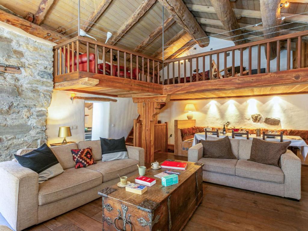 Chalet 17°C restauré, 4 ch, au cœur du vieux Val-d'Isère, grande cheminée, proche pistes, parking, WiFi - FR-1-694-358 - 3