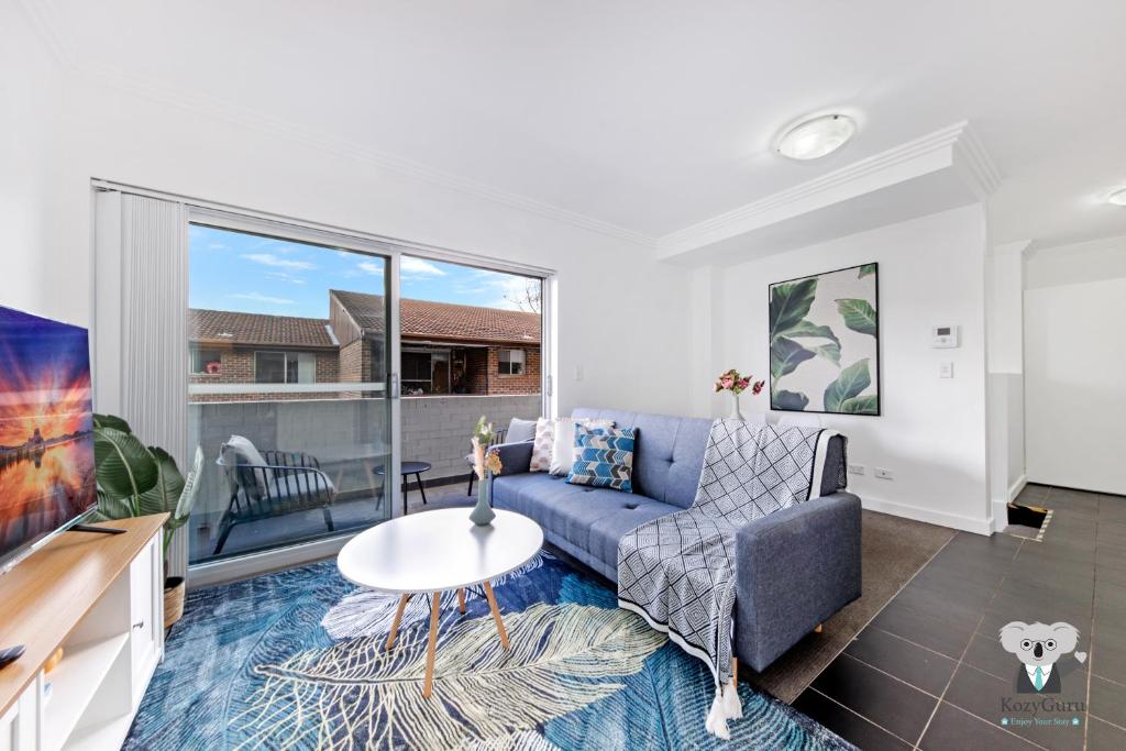 KozyGuru | Harris Park | Charming 1R Two-story Apt, Sydney