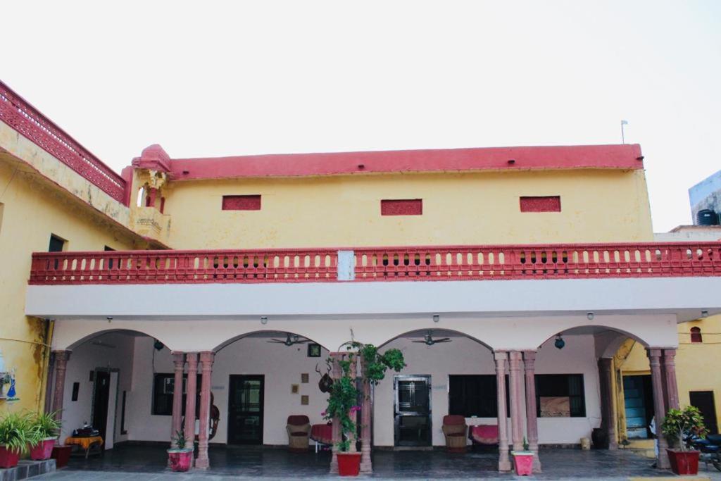 Daulat Niwas Hotel