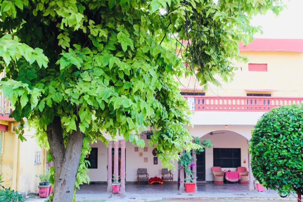 Daulat Niwas Hotel