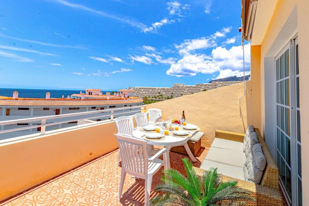 Sunny Arena Sol Apt By Dream Homes Tenerife, Puerto de Santiago
