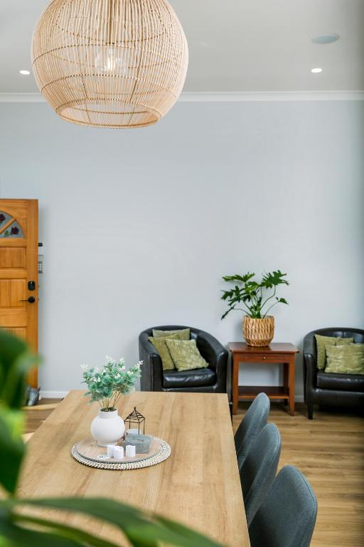 Eden St Lukes Cozy Accommodation, Окленд