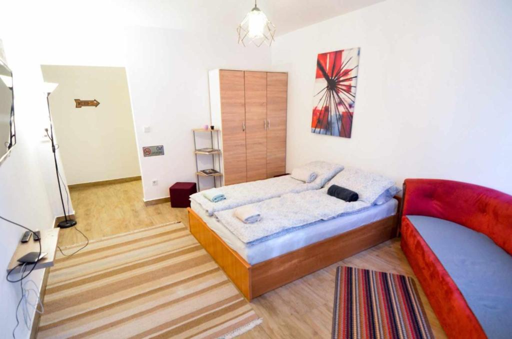 Breezy Apartment - 2