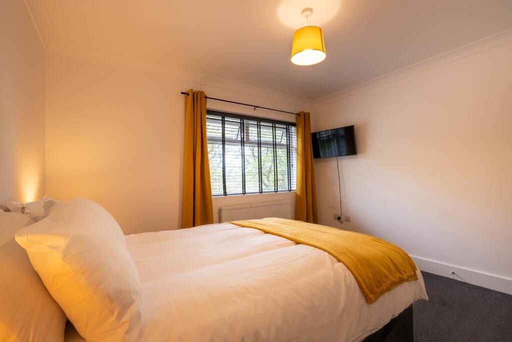 Long stays by Tailored Accommodation - Comfy & Stylish 3-Bedroom home - TV in every room!, Sketty