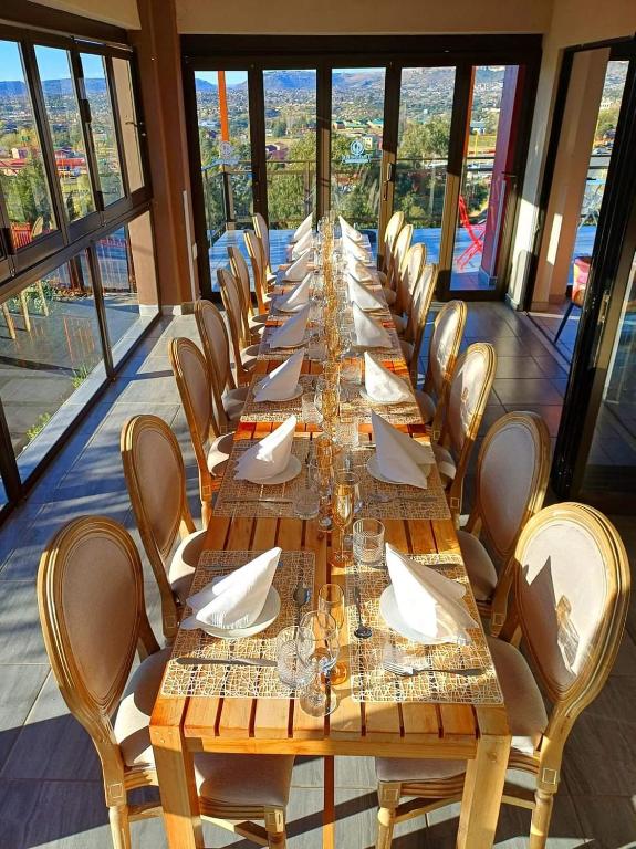 Thabeng Hotel & Restaurant