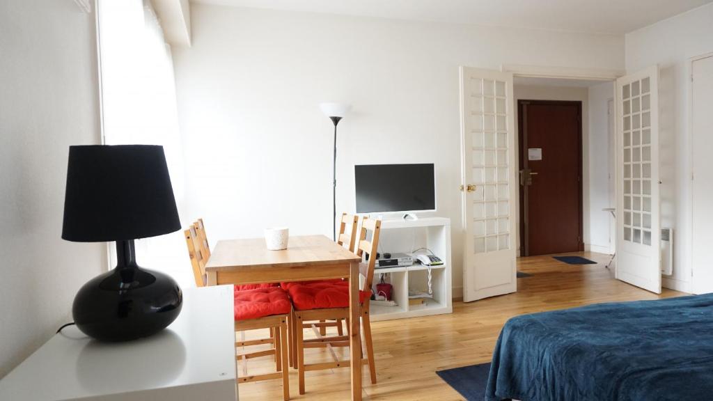 Paris Apartment Close to Eiffel Tower and Metro - 5