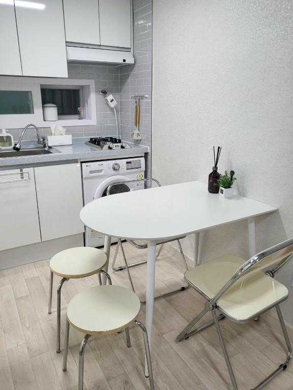 Moon House In Seoul #Quiet #Airport transport nearby#1 min to line2 nakseongdae subway