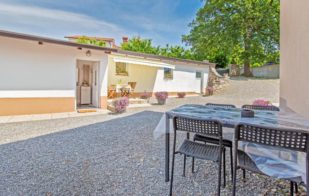 Awesome Home In Dutovlje With Wifi, Dutovlje