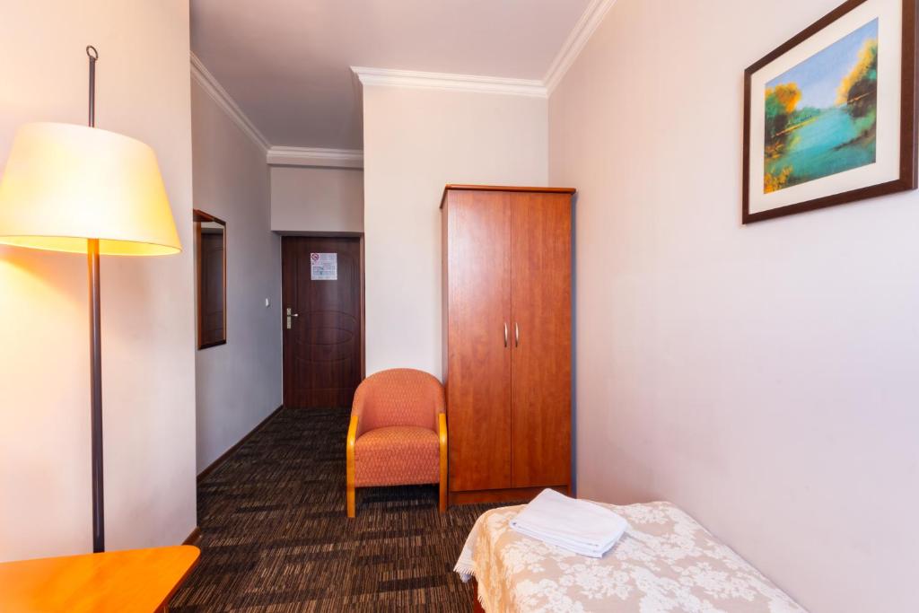 Noclegi Stadion Bed & Breakfast — Hotel rooms in Warsaw, Masovian