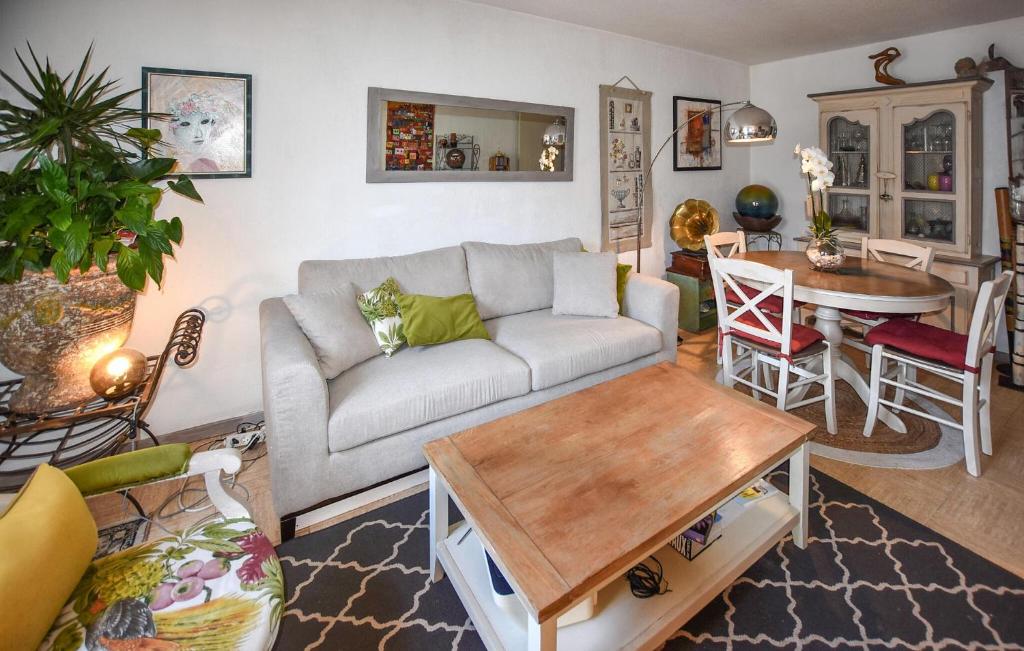 1 Bedroom Cozy Apartment In L'isle-Sur-La-Sorgue - 4
