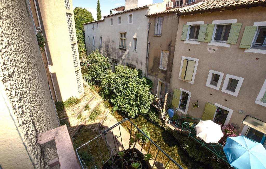 1 Bedroom Cozy Apartment In L'isle-Sur-La-Sorgue - 2