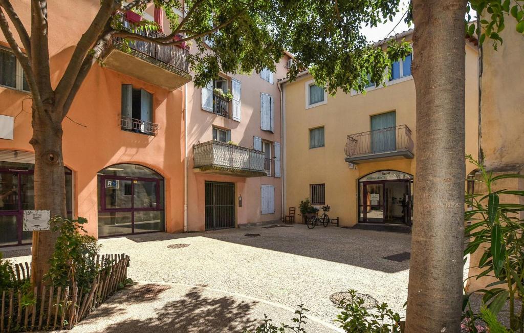 1 Bedroom Cozy Apartment In L'isle-Sur-La-Sorgue - 1