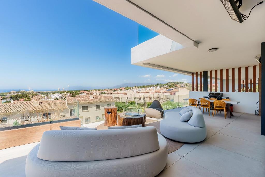 Villa Vida - Luxury Panorama Seaview Penthouse in Organic-Boho Design with Pool, Gym, Spa - 4
