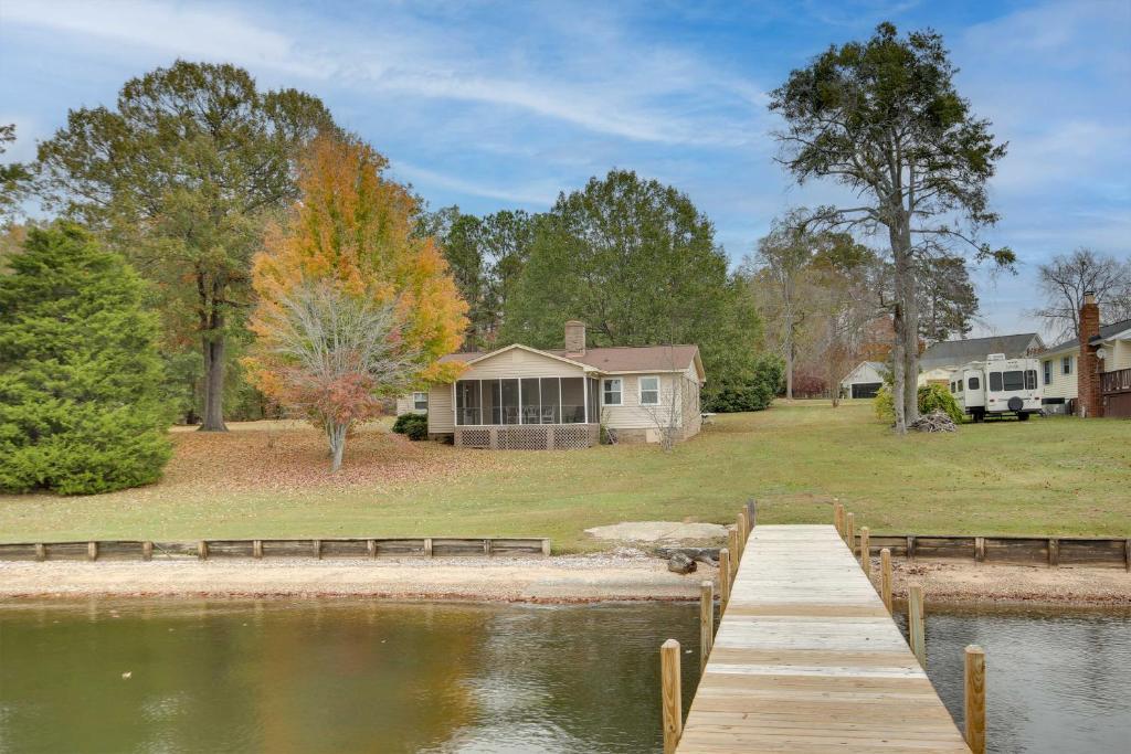 Lakefront House with Boat Ramp, Dock and Sunset Views!, Cross Hill