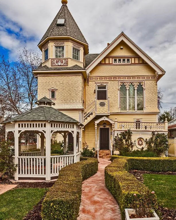 Victorian Mansion Bed and Breakfast Inn，位于洛斯阿拉莫斯的酒店