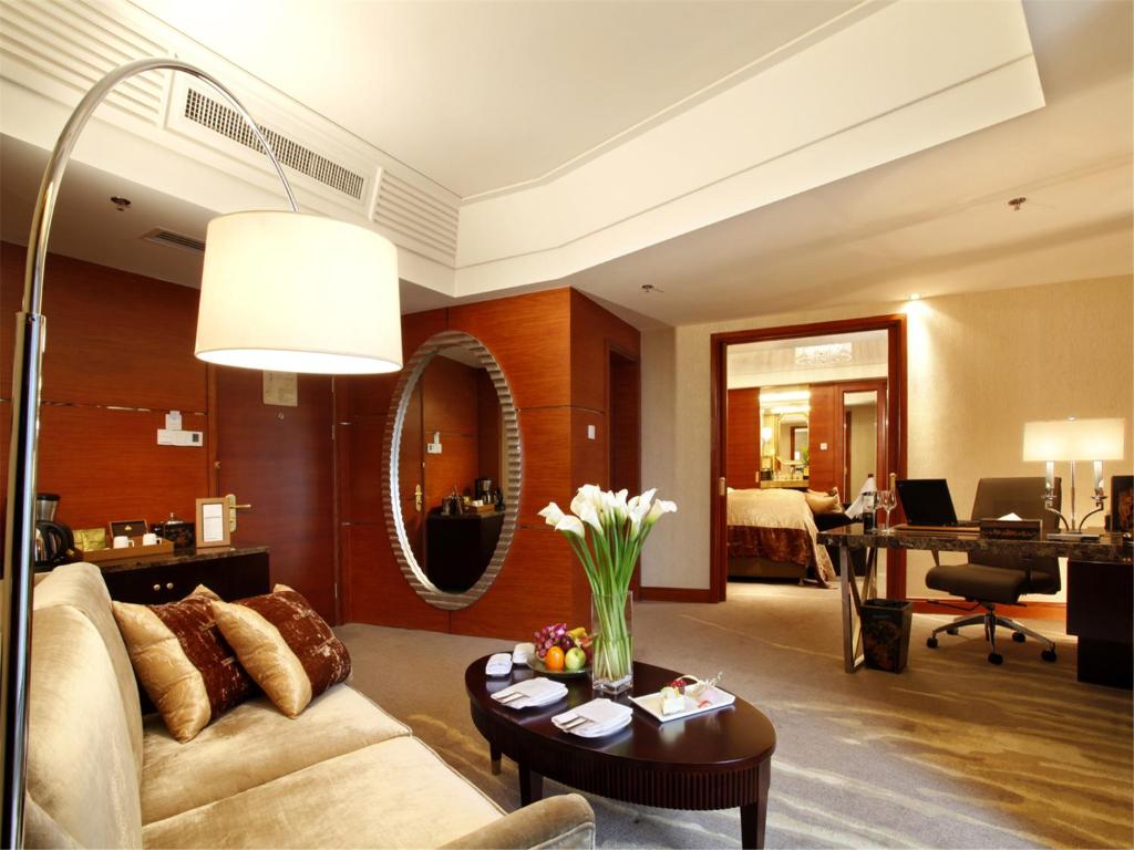 Shared lounge/TV area