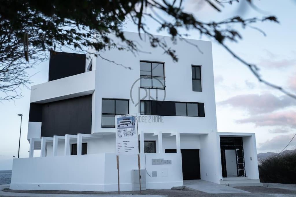 Luxury Penthouse with Private Pool, Ocean, City & Mountain view 6 Pers 2 BR, Lazareto