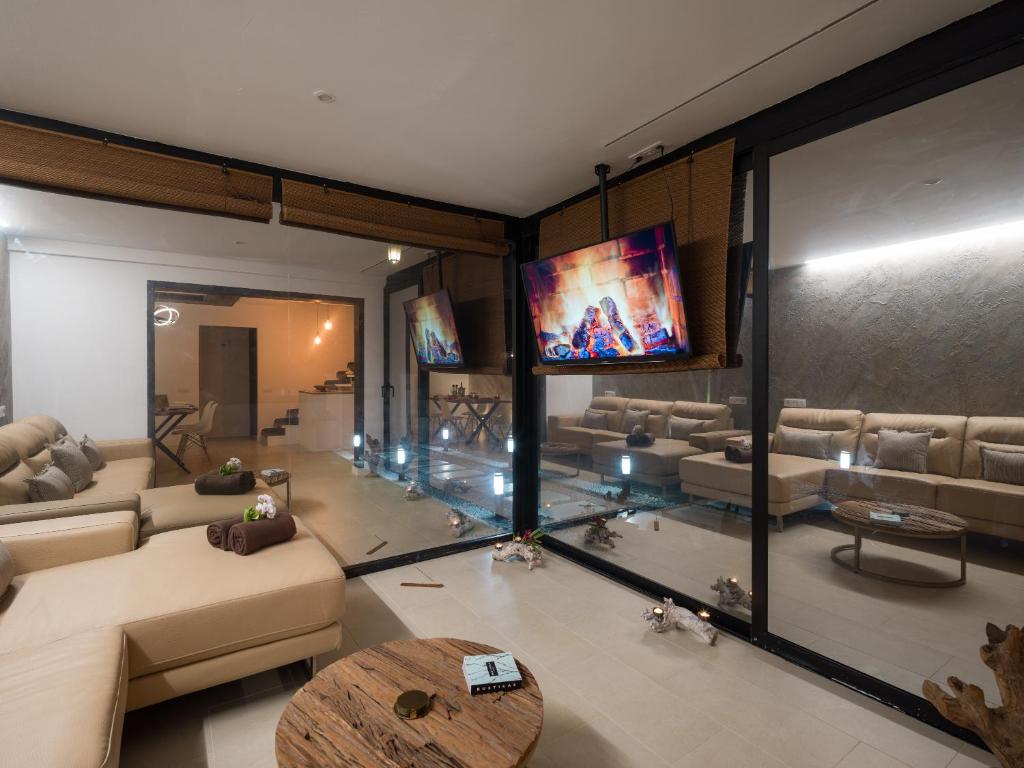 Giraud I - Luxury Modern villa next to the sea with jacuzzi & Pool - 4