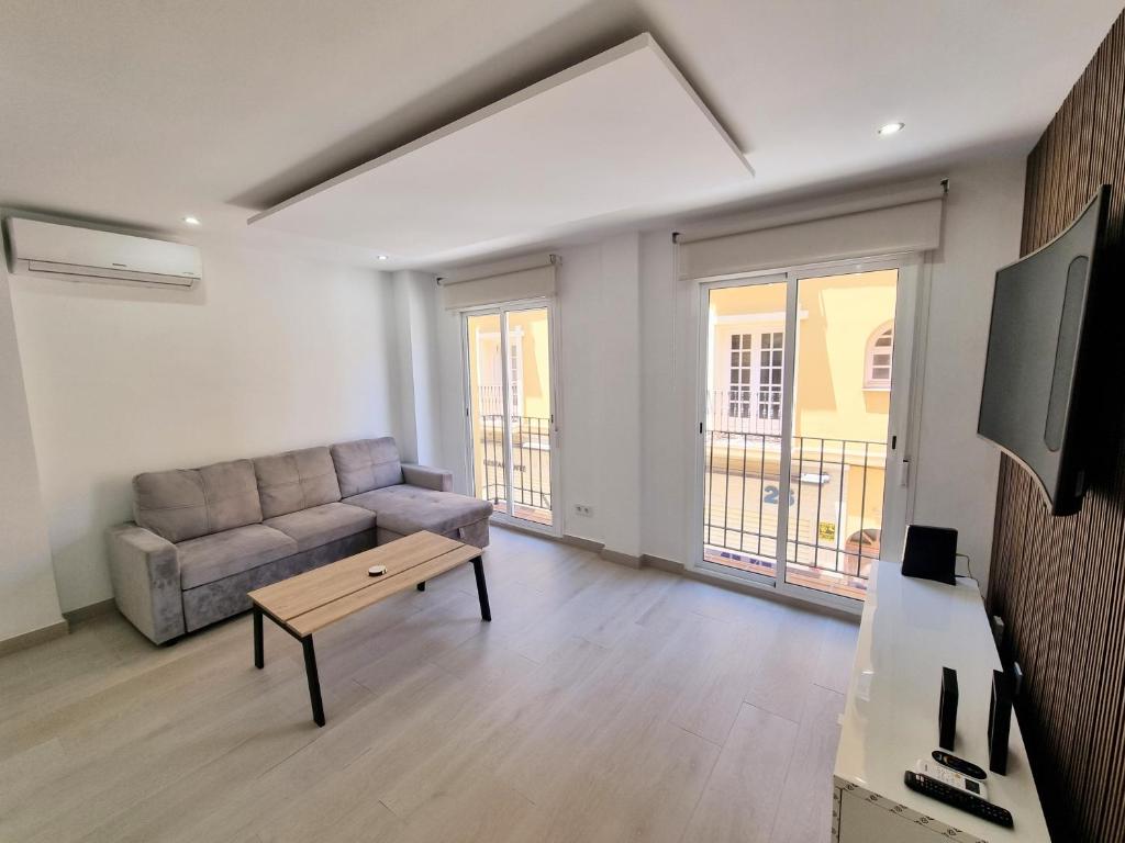 Aljaima I City Center and Beach Apartment - 4