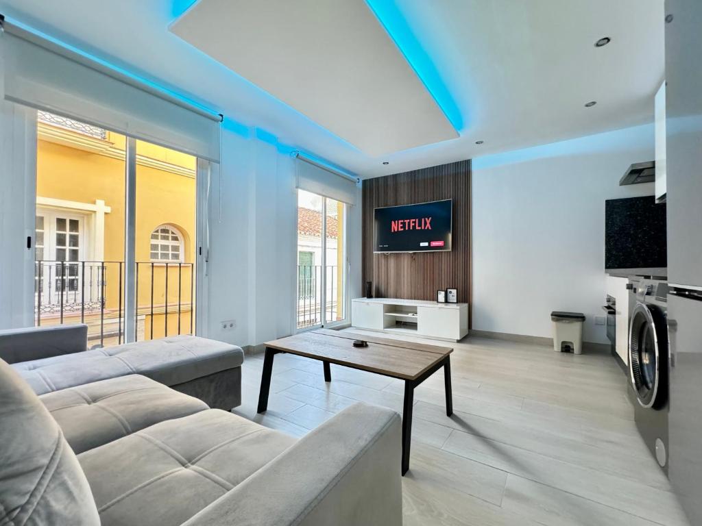 Aljaima I City Center and Beach Apartment - 1