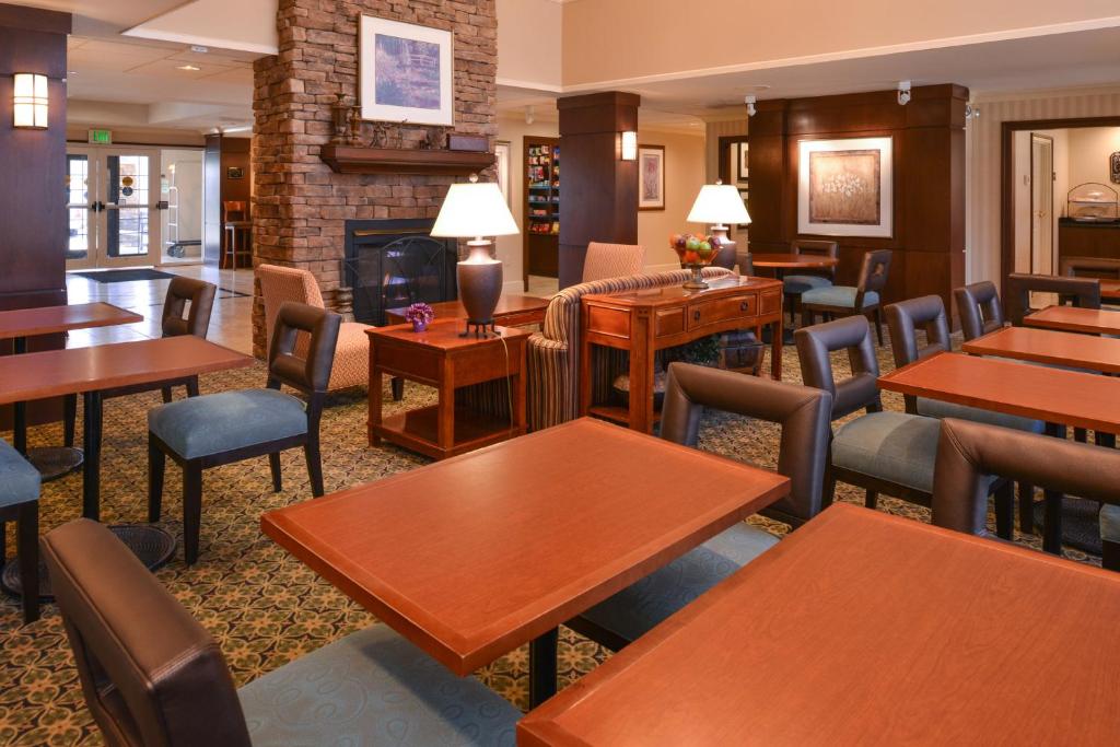 Staybridge Suites Indianapolis-Airport By IHG 外観