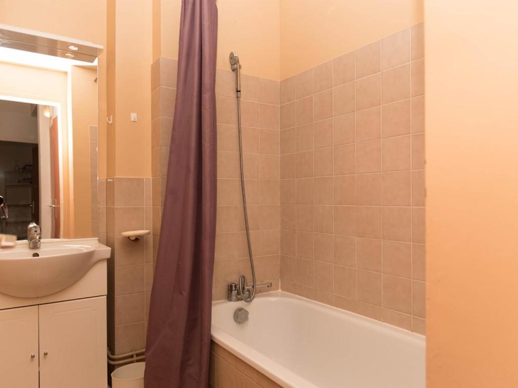T2 cabine, 4 pers, vue mer, parking, plage à 10m - FR-1-803-61 - 2