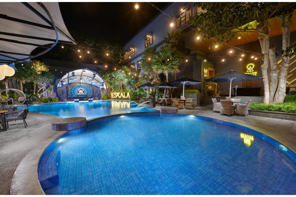 Swimming pool