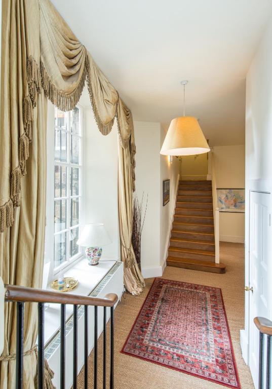 Parliament Sq (apt 10 ) Royal Mile