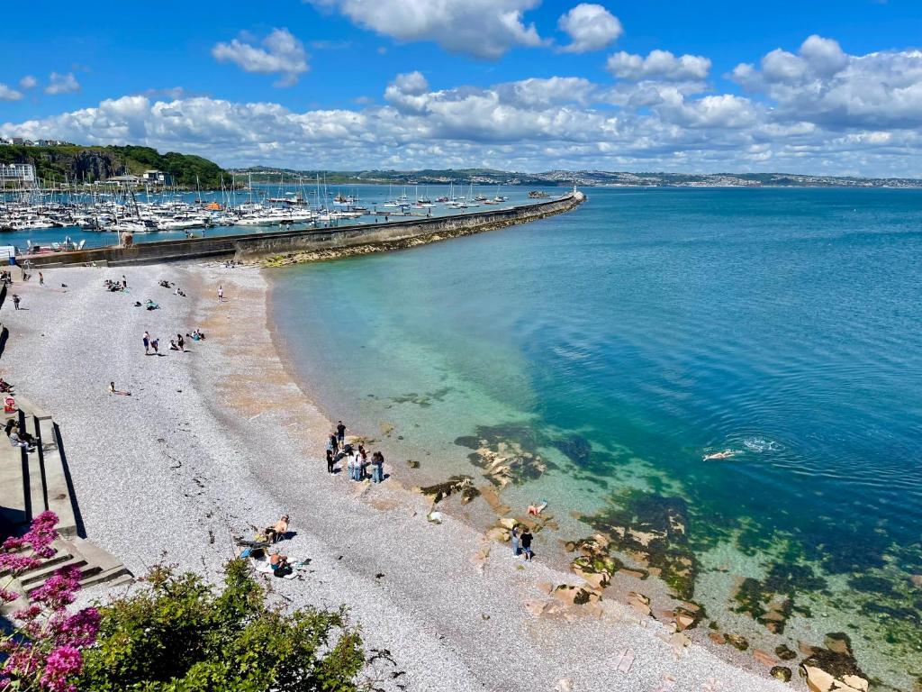 Cheerful Holiday Home at Landscove Holiday Park, Brixham photo 6
