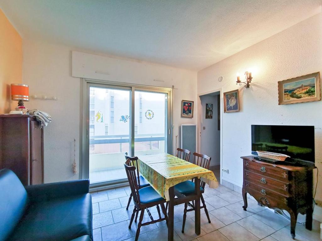 Le Lavandou: Studio 4 pers, vue mer, proche plage, parking - FR-1-803-27 - 2