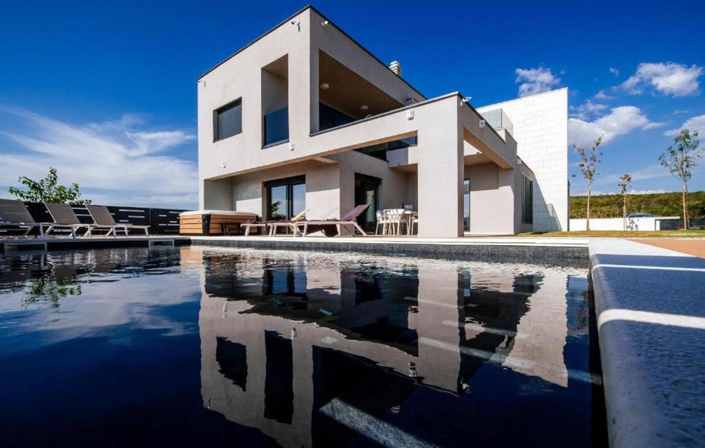 Awesome Home In Debeljak, Debeljak