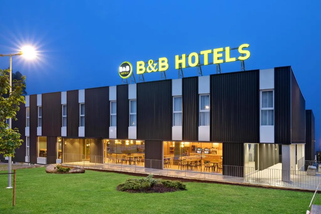 B&B HOTEL Santiago Milladoiro，位于米拉多罗的酒店