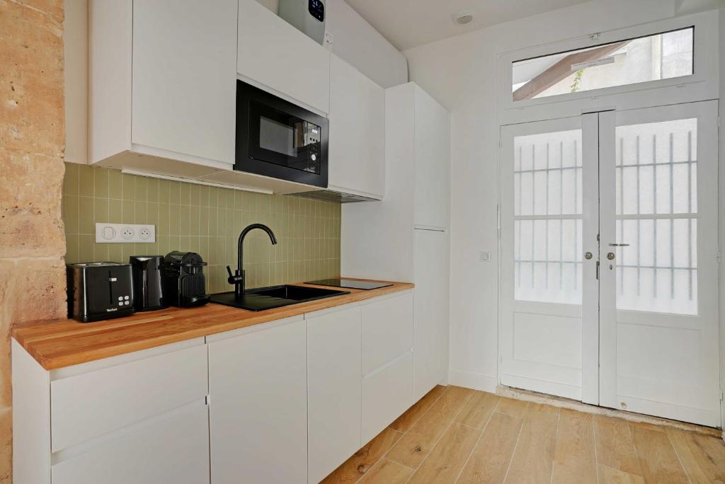 Magnifique appt avec 2 salons- 1BD-6P - Notre-Dame - 3
