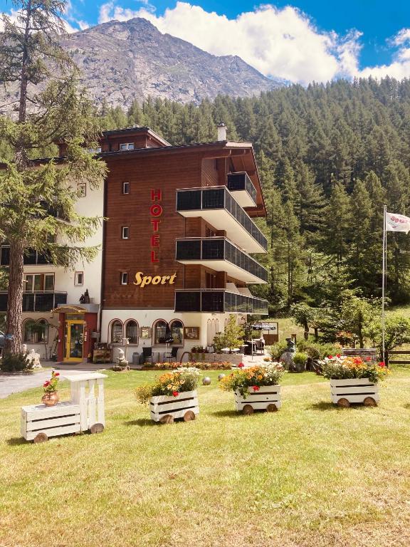 Ski-In/Ski-Out Hotel Sport - 2