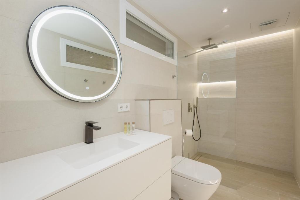 Renovated apartment with garden and direct beach access, Marbella East - 5