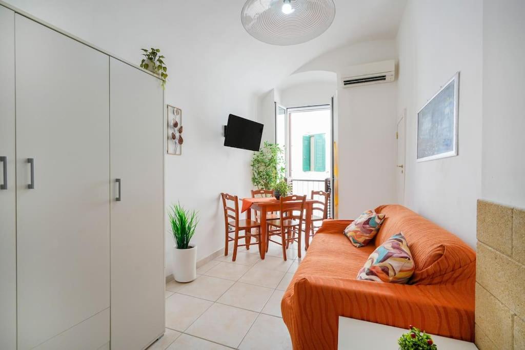 Tonia - Cozy Central Apartment, Monopoli